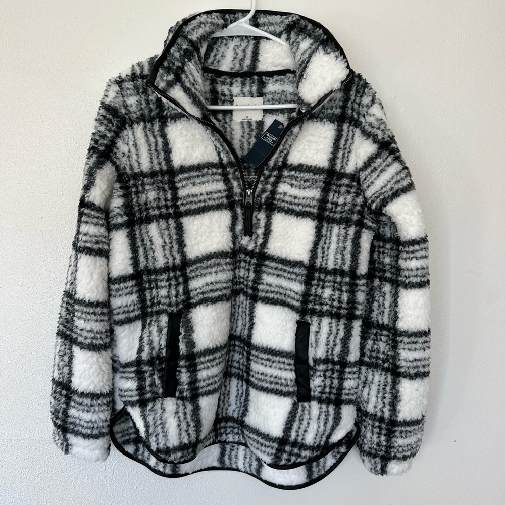 Women’s Abercrombie and Fitch Size Small pullover Soft A&F Collection